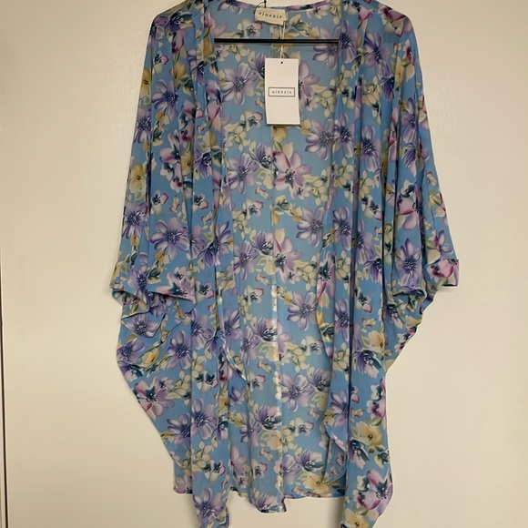 Beautiful Kimono- make it yours. Dress it up or down. - Picture 1 of 3